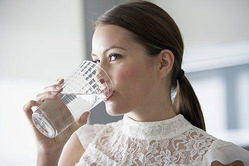 人一天喝多少水是最好的