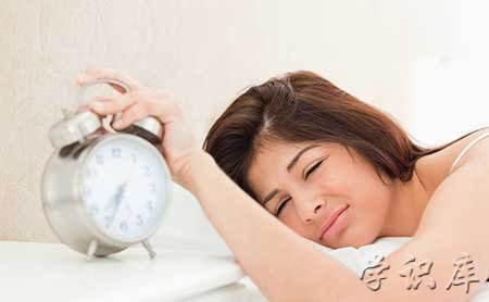 失眠睡不着有什么好的方法解决，10个改善睡眠措施