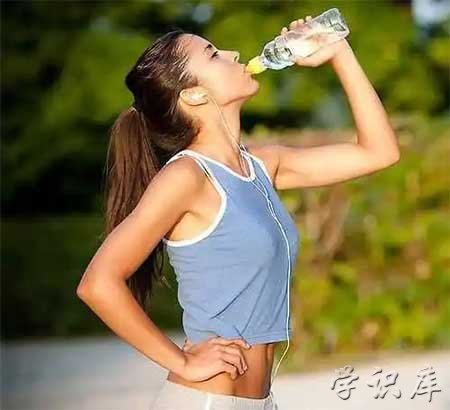 适当的多喝水是不是有助于减肥，关于减肥的好方法